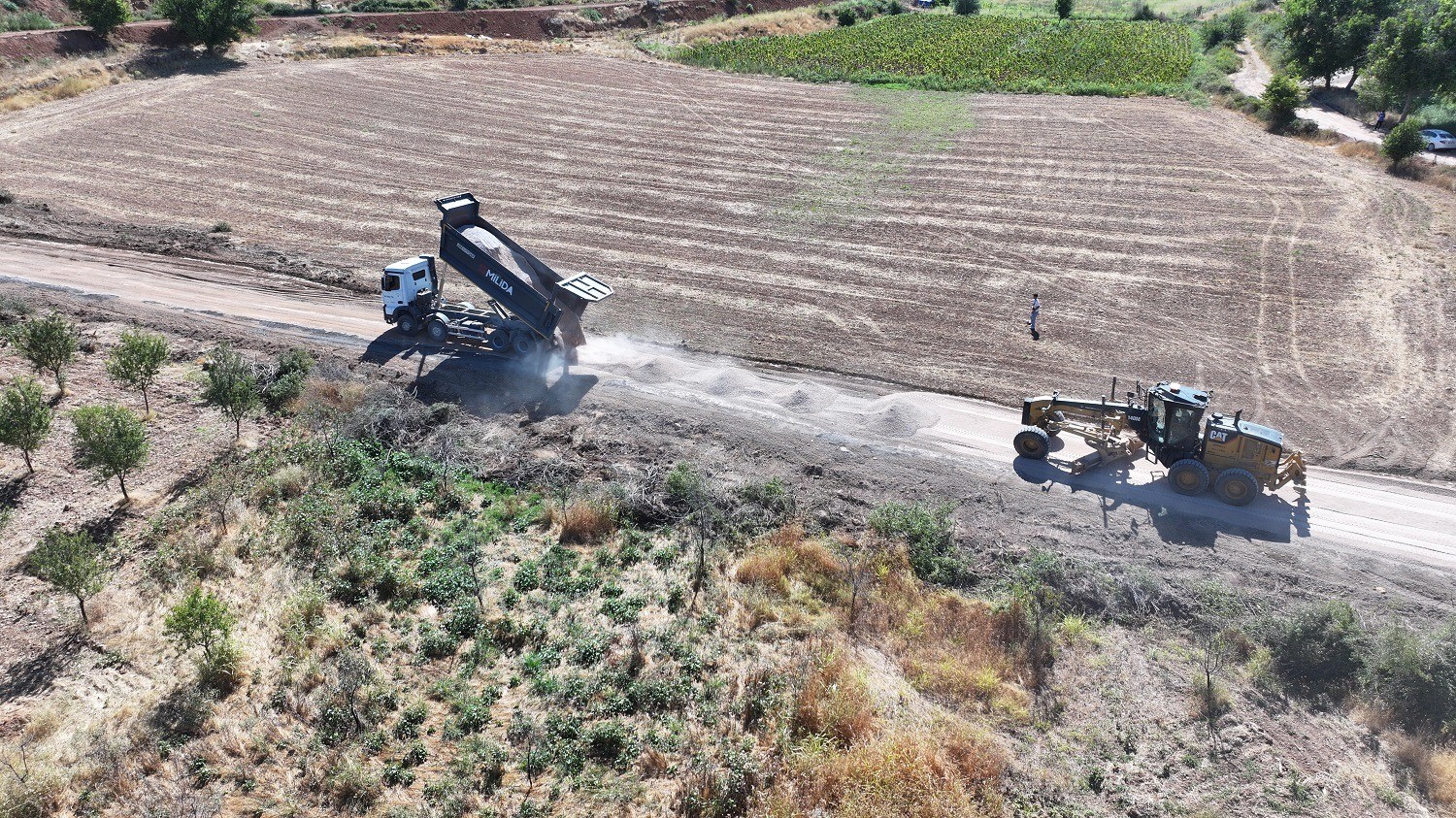 Yeşilyurt’ta kırsal yollar sathi asfaltla buluşuyor
