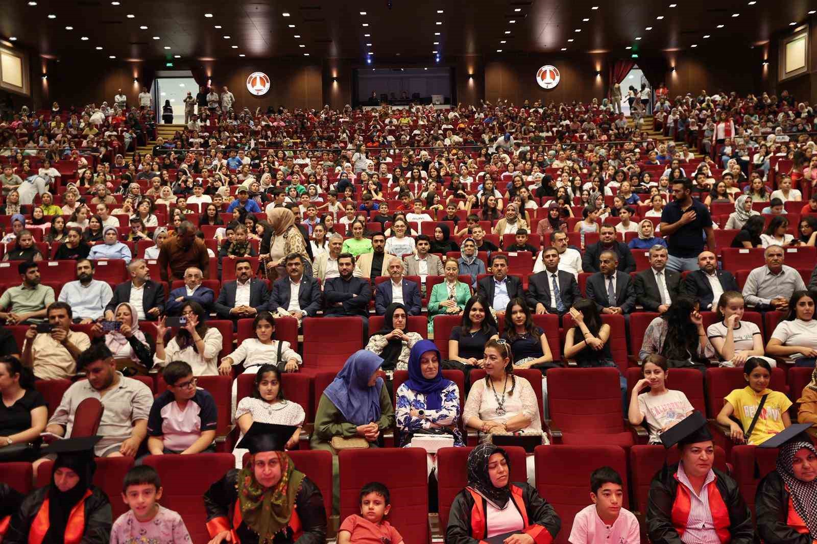 Şahinbey Belediyesi yaz okulu mezuniyet t&ouml;reni d&uuml;zenlendi

