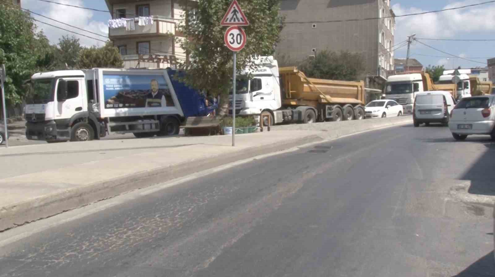 Arnavutköy’de satırlı dehşet: Vatandaşlara saldırmaya çalışan şahıs yakalandı