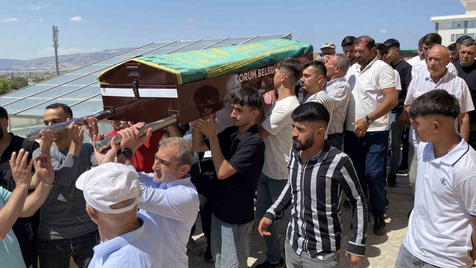 Denizde arkadaşıyla boğularak hayatını kaybeden 17 yaşındaki genç toprağa verildi