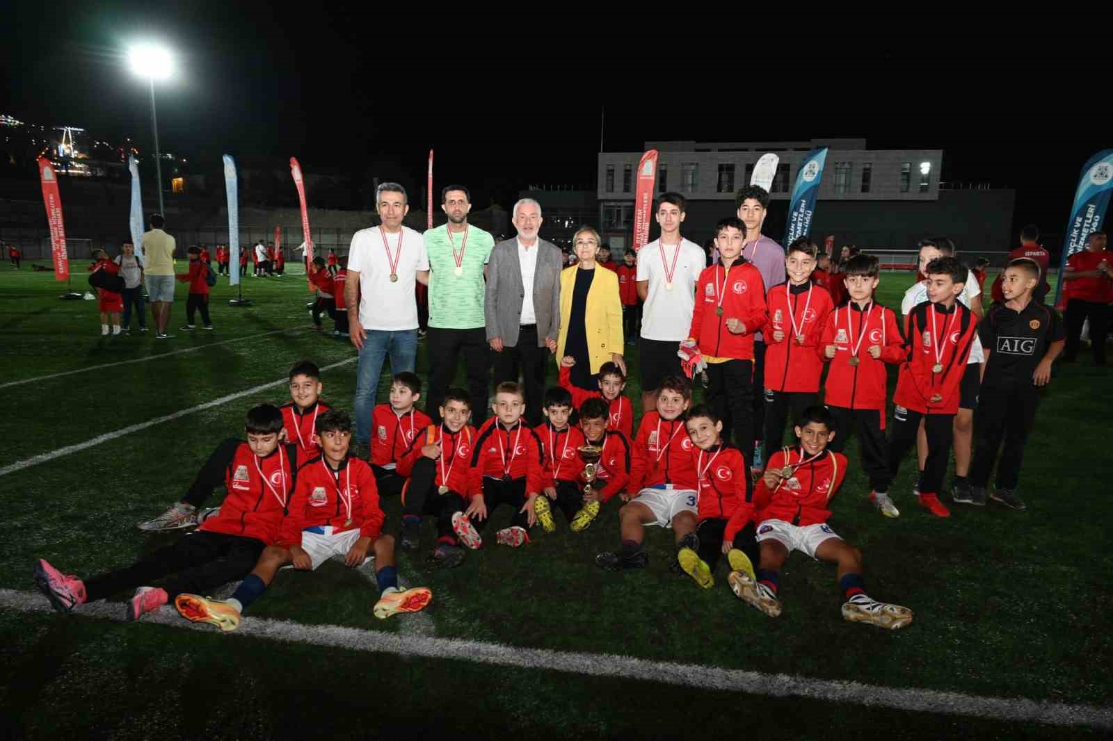 Geleceğin şehri Isparta’da geleceğin yıldızları sahne aldı