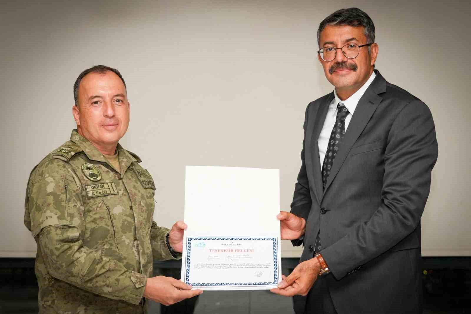 Hakkari&rsquo;de tayini &ccedil;ıkan komutanları veda yemeği
