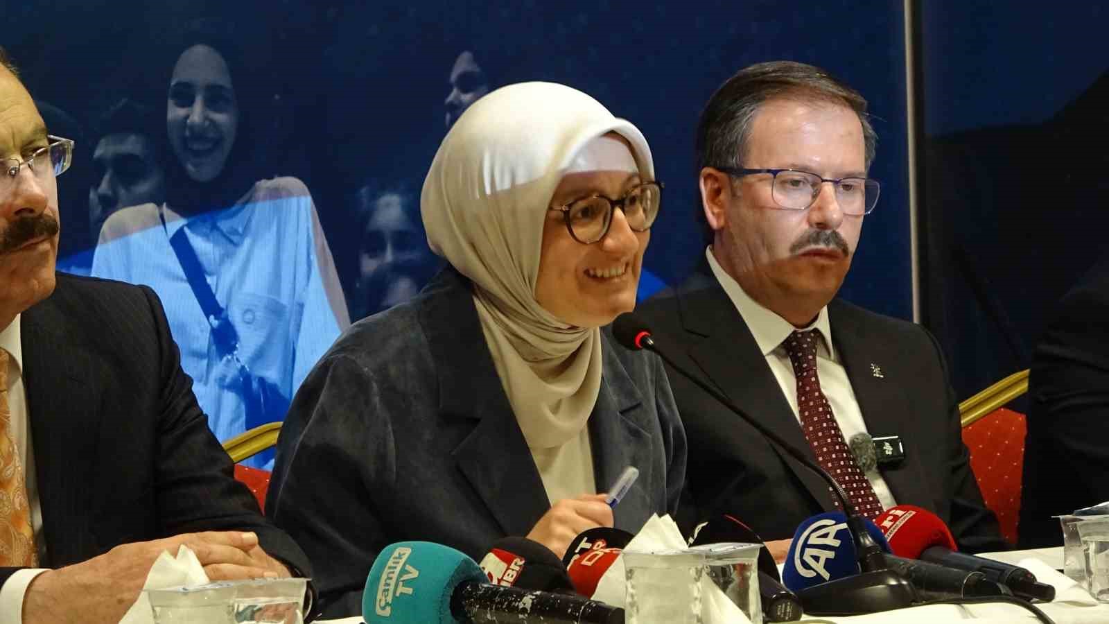 Terörsüz Türkiye toplantısında konuşan Belgin Uygur: "Bembeyaz sayfalara hep birlikte nice zaferleri nice kardeşlik şarkılarını inşallah yazacağız"