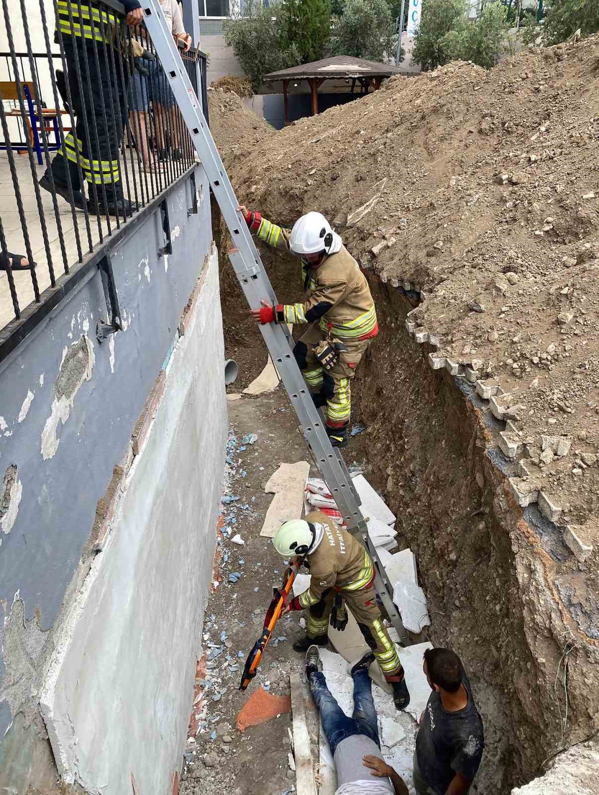 İskenderun’da bina boşluğuna düşen şahıs yaralandı