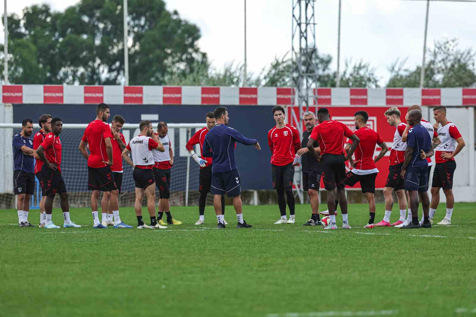 Samsunspor, Panathinaikos ma&ccedil;ı hazırlıklarını s&uuml;rd&uuml;rd&uuml;
