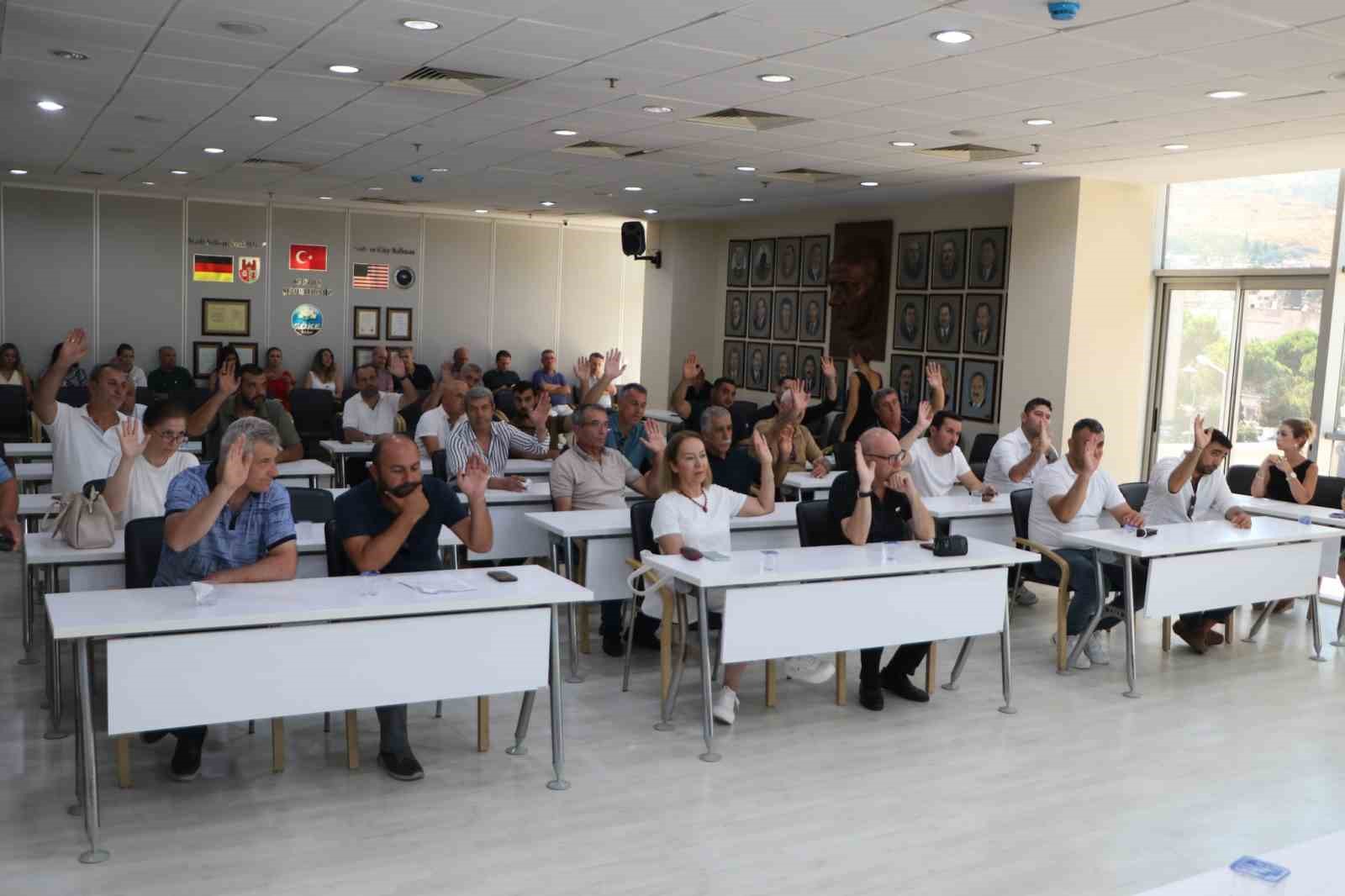 Söke Belediye Meclisi’nde CHP’den 5 kişi istifa etti