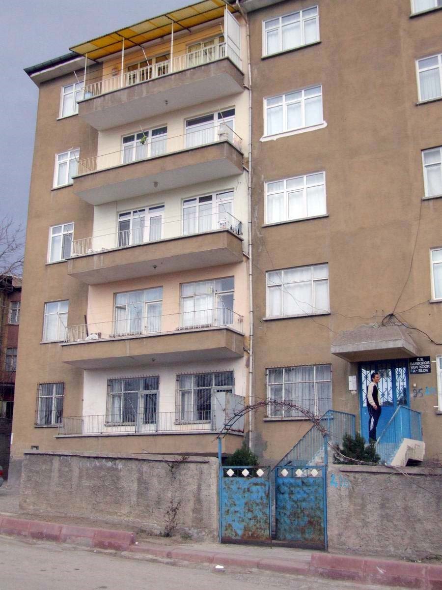 &Ouml;ld&uuml;rd&uuml;ğ&uuml; kocasını 9 ay k&uuml;vette saklayan cezaevi firarisi kadın Konya&rsquo;da yakalandı
