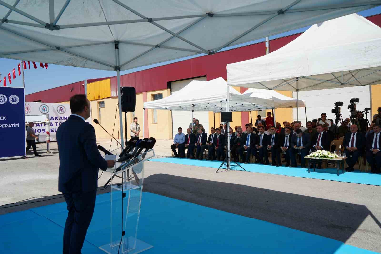 Sanayi ve Teknoloji Bakanı Kacır: "&Ccedil;ok boyutlu sınamalara rağmen ekonomimiz 19 &ccedil;eyrektir b&uuml;y&uuml;mesini kesintisiz s&uuml;rd&uuml;r&uuml;yor"
