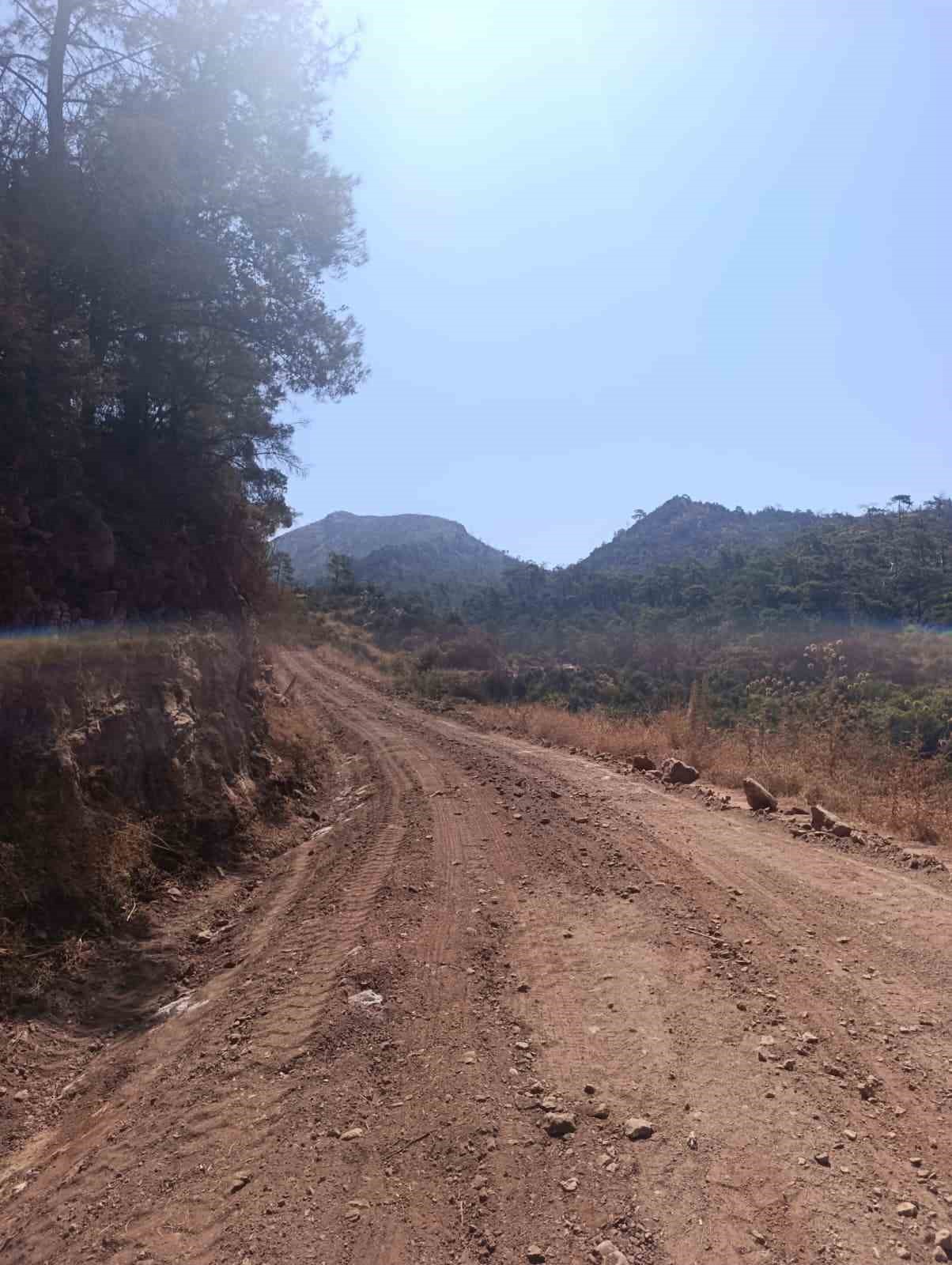 Marmaris Turgut Şelalesi yolunda bakım &ccedil;alışmaları başladı
