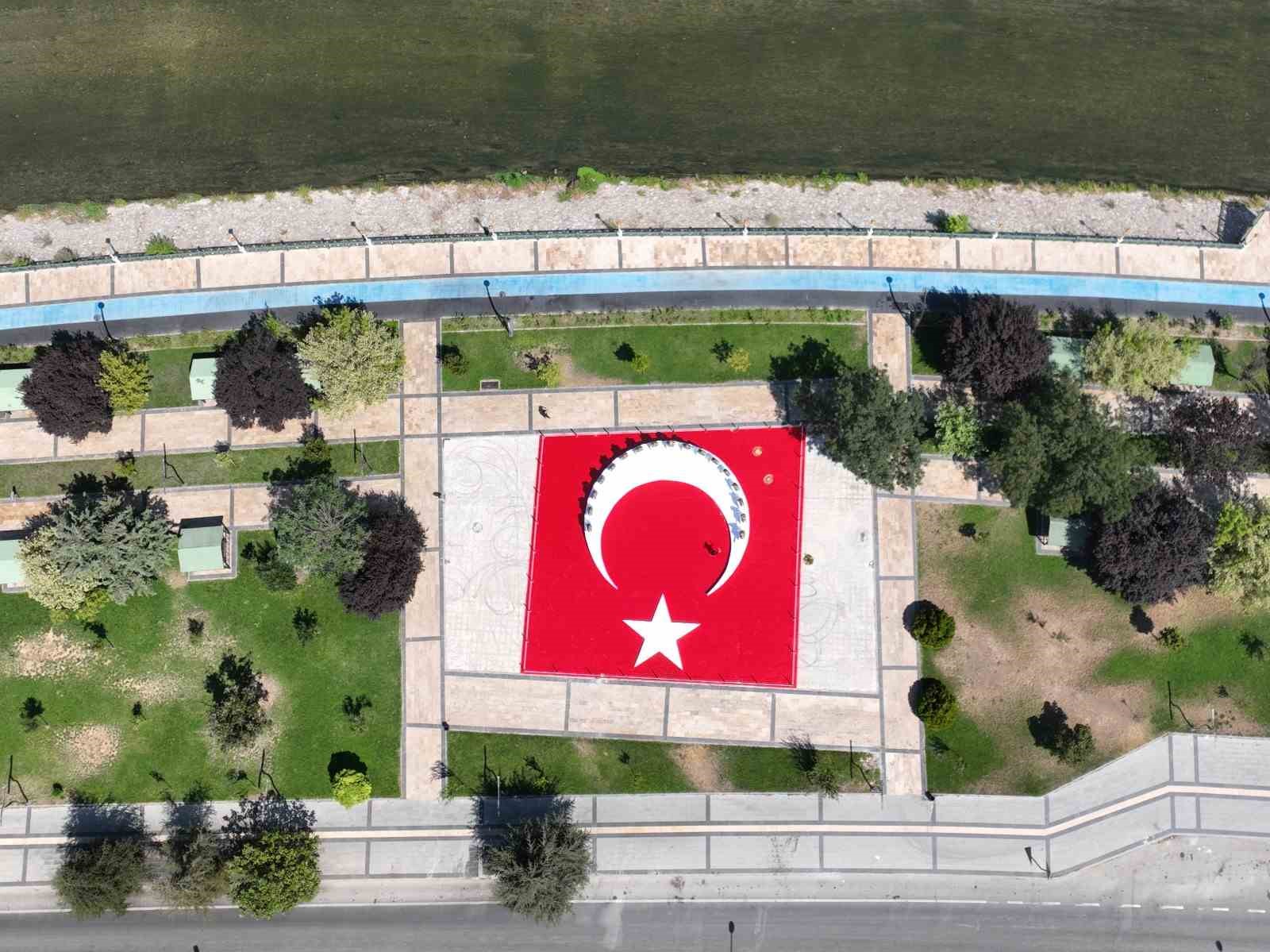 Köklü Türk geleneğini anlatan anıt Tokat’ta yapıldı