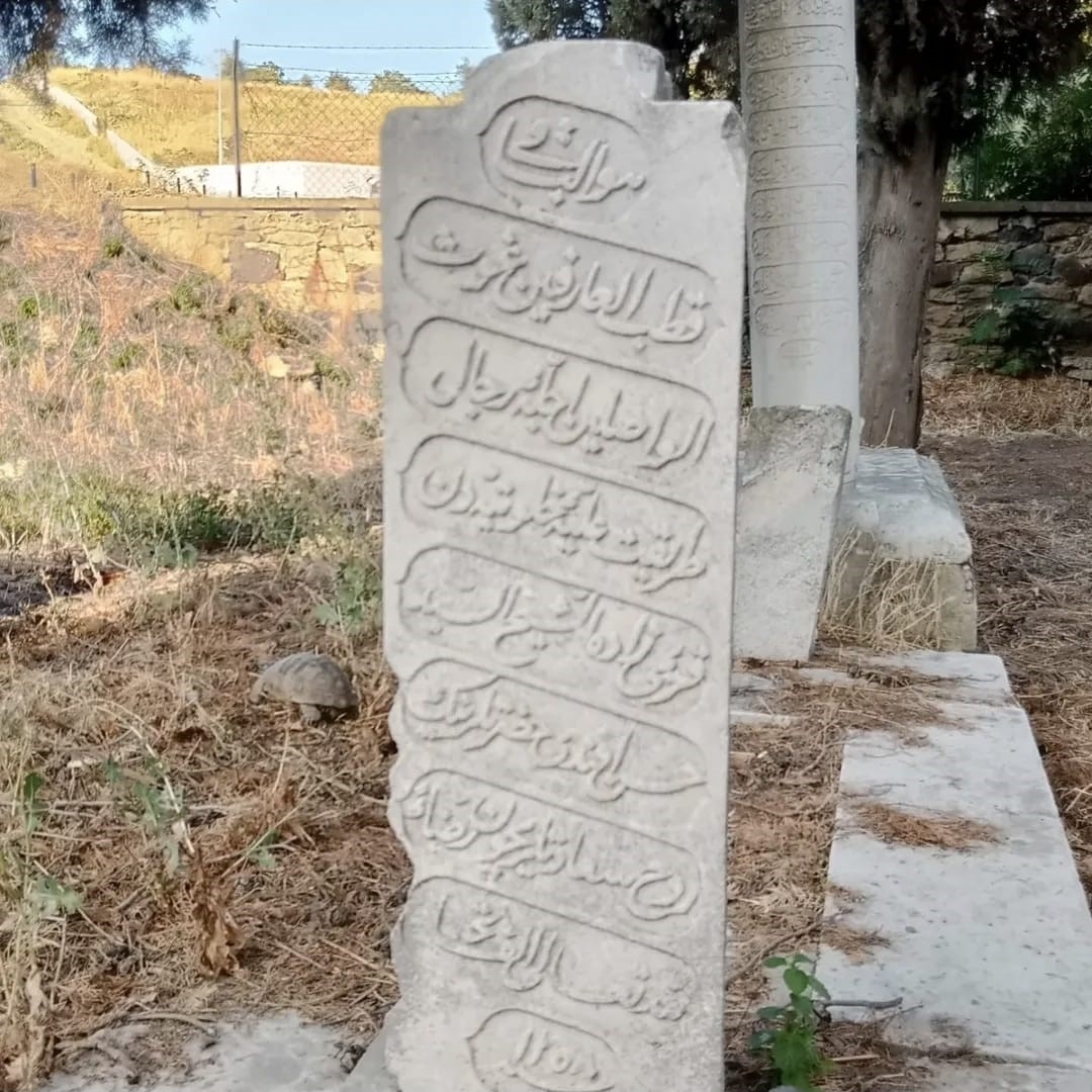 Ecdada saygısızlık: Kırımizade Şeyhinin mezarı talan edildi
