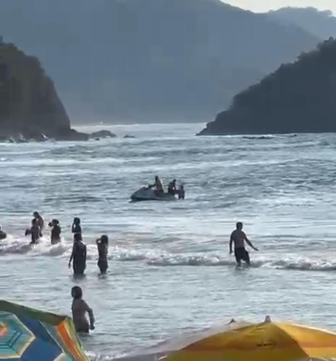 Denize giren vatandaş boğulmaktan son anda kurtarıldı