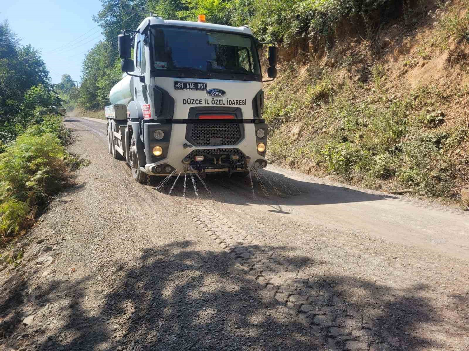 Şelaleye giden yolda hummalı çalışma