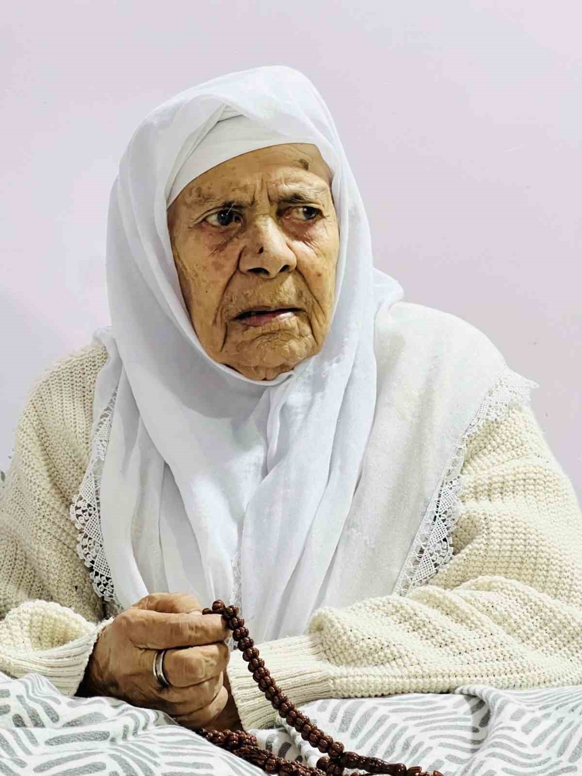 Hakkari’nin asırlık çınarı 115 yaşındaki Fatma nine hayatını kaybetti
