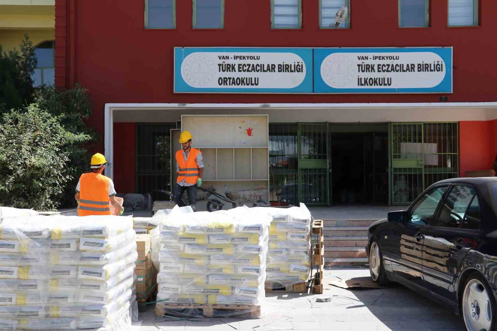 Van&rsquo;da okullar eğitim &ouml;ğretime hazırlanıyor
