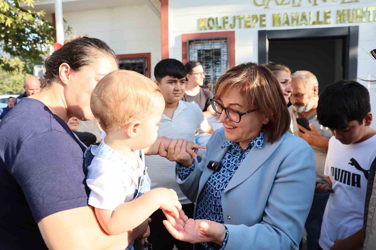 Şahin, &Uuml;&ccedil;oklar ve Kolejtepe muhtarlık ofislerini halkla beraber a&ccedil;tı

