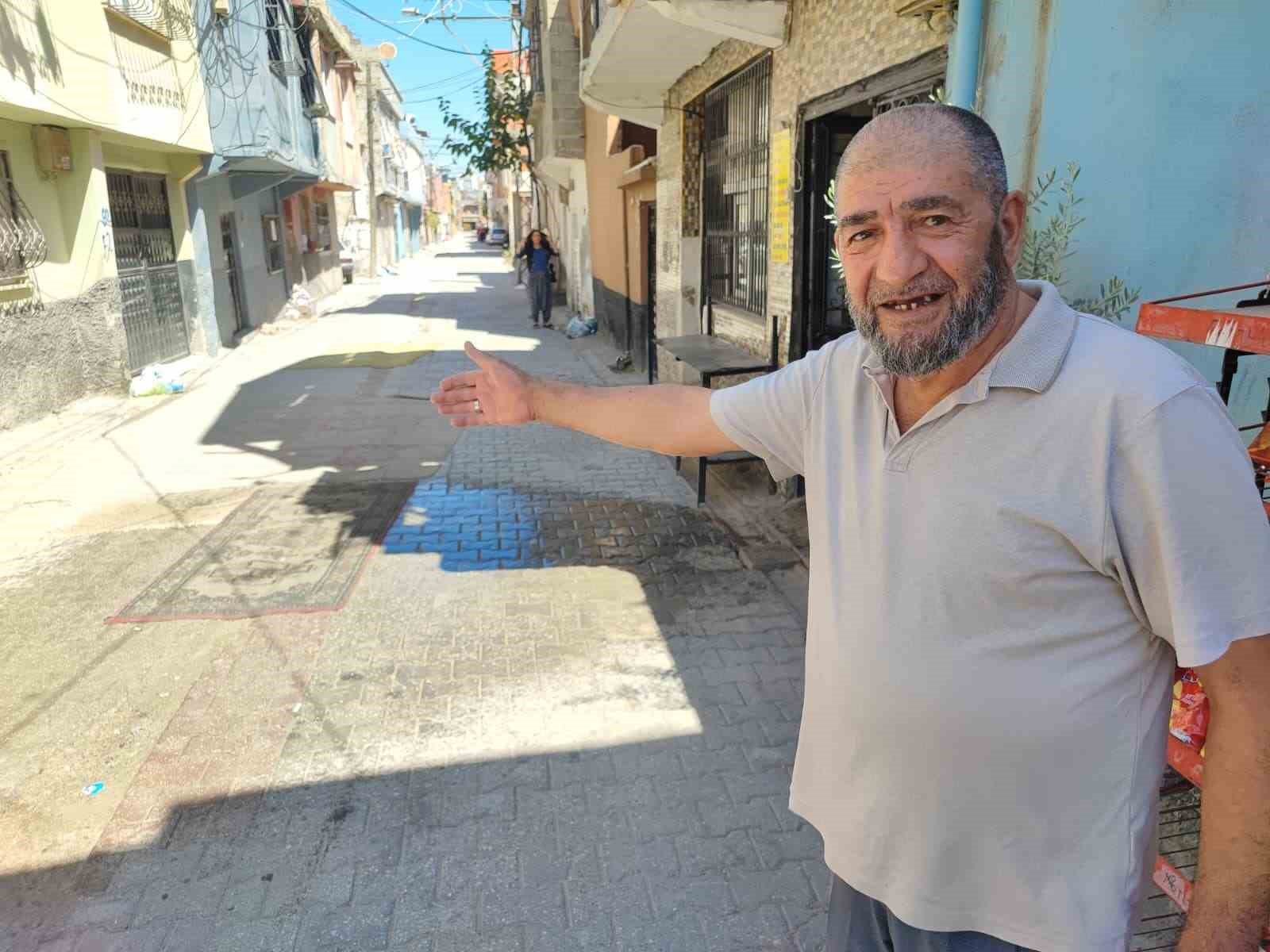 Adanada bozuk yollar yaplmaynca yola hal serme akm haline geldi
