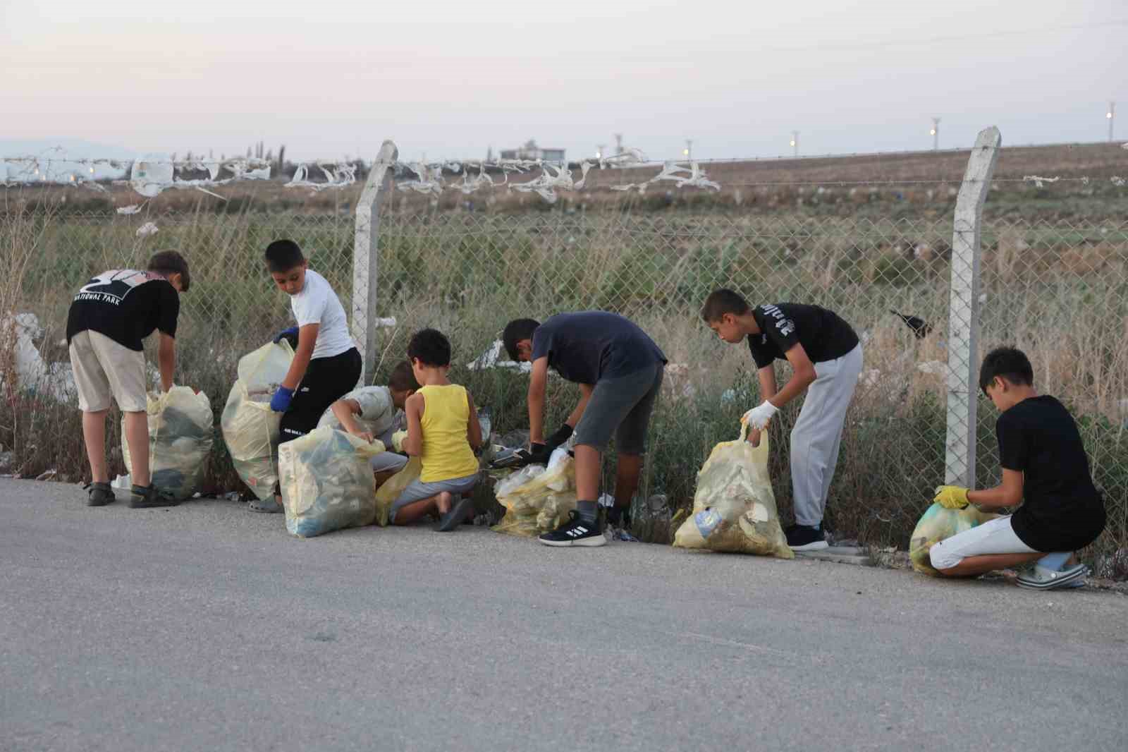 &lsquo;Ben başladım sıra sende&rsquo; sloganıyla &ccedil;&ouml;p toplama hareketini başlatan Mira&ccedil;, her g&uuml;n arkadaşlarıyla birlikte temiz &ccedil;evre i&ccedil;in &ccedil;&ouml;p topluyor
