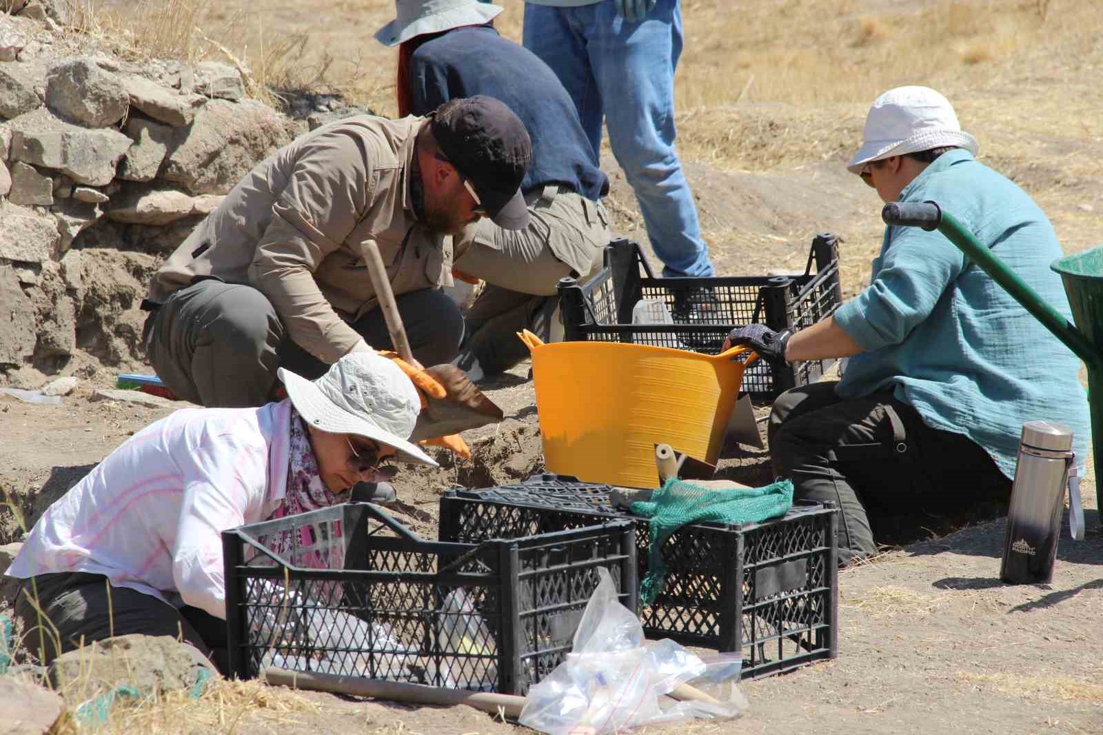 &Ccedil;orum&rsquo;daki Kalehisar &Ouml;ren Yeri&rsquo;nde y&uuml;r&uuml;t&uuml;len kazılar, Anadolu-Sel&ccedil;uklu d&ouml;neminin en &ouml;nemli kentlerinden birini aydınlatıyor
