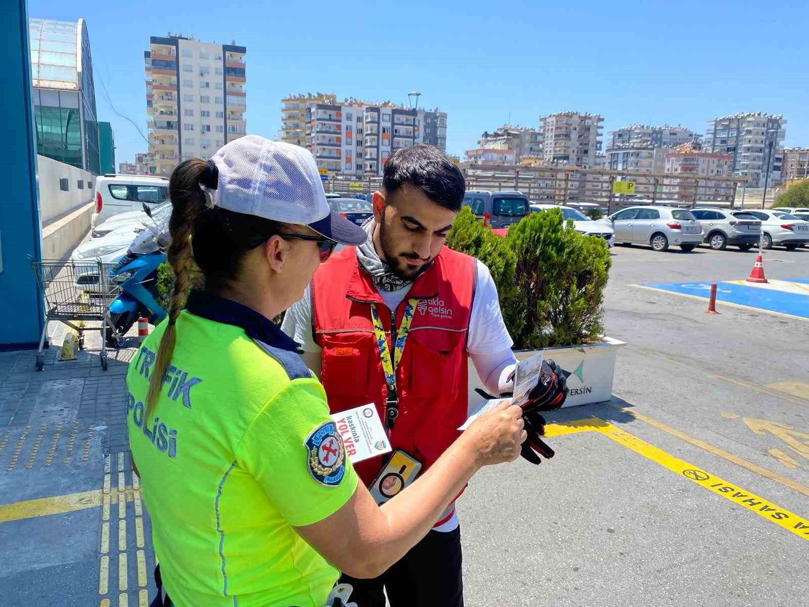 Mersin’de motokuryelere trafik eğitimi