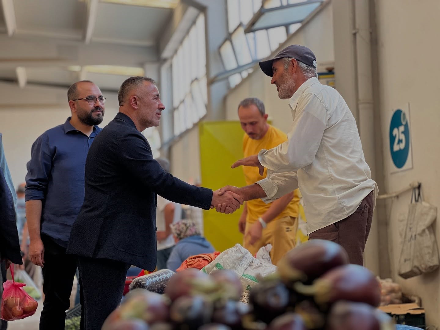 Başkan Yıldırım, pazar esnafının sorunları dinledi

