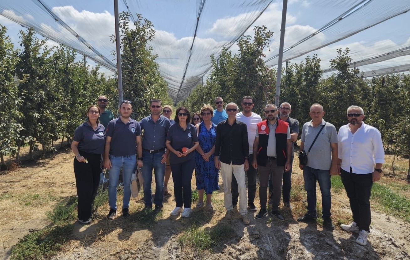 Gönen’de kahverengi kokarca zararlısına karşı eğitim verildi