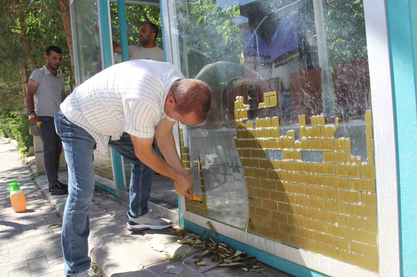 Bayburt&rsquo;ta dolmuş durakları temizlenerek elden ge&ccedil;irildi
