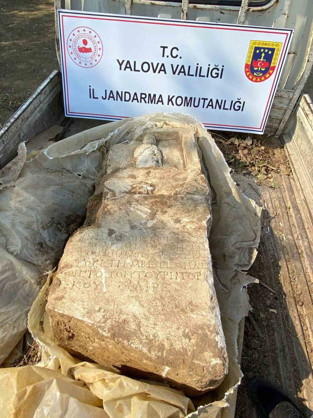 Yalova’da  bin 900 yıllık mezar taşını satmaya çalışan şüpheli yakalandı