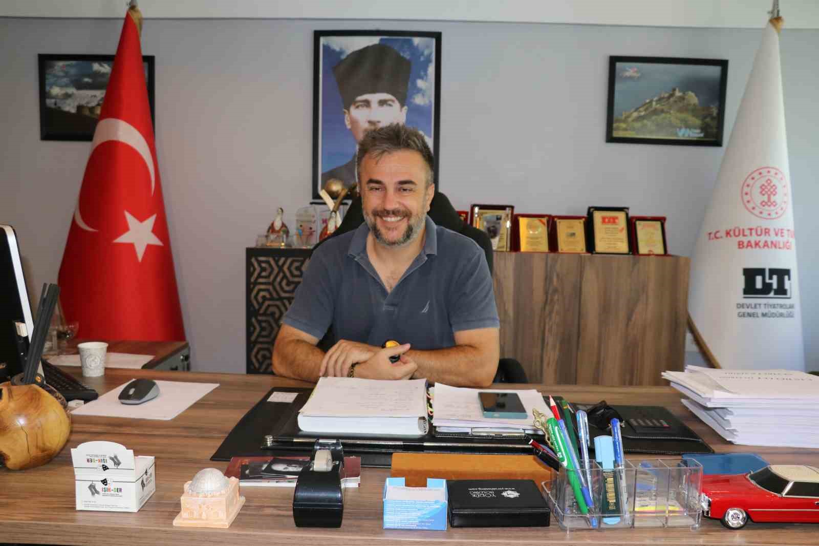 16 yaşında tanıştığı devlet tiyatrosuna m&uuml;d&uuml;r oldu
