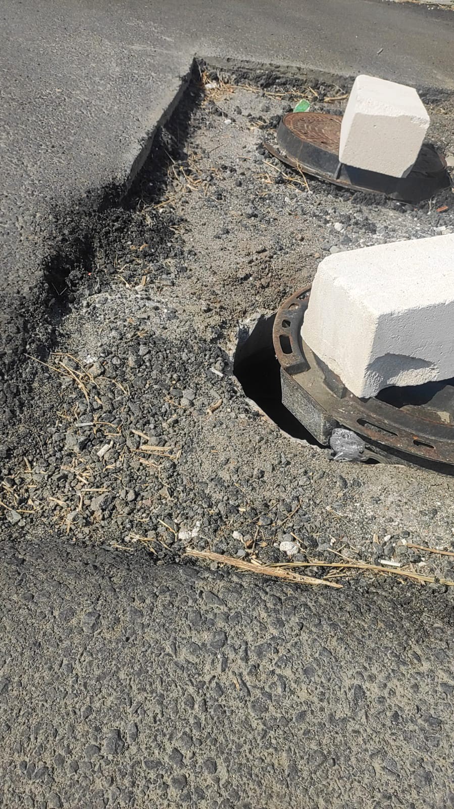 &Ccedil;orlu&rsquo;da r&ouml;gar kapağını a&ccedil;ık bırakıp gittiler, vatandaş kendi &ouml;nlemini aldı
