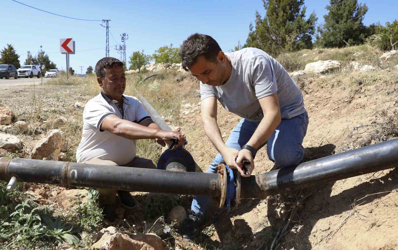 Erdemli’nin kırsalına sulama borusu desteği