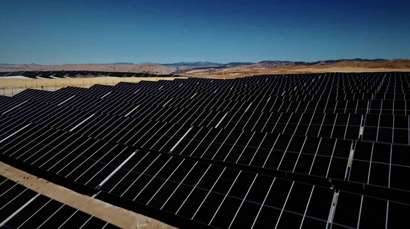 T&uuml;rkiye&rsquo;nin temiz enerji rotasında T&uuml;rk Telekom&rsquo;dan 530 MWp&rsquo;lık atılım
