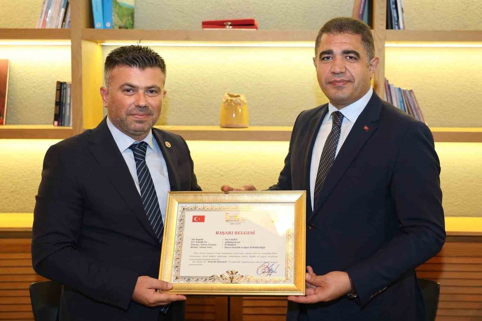 İl M&uuml;d&uuml;r&uuml; İsa Yazıcı&rsquo;ya veda yemeği
