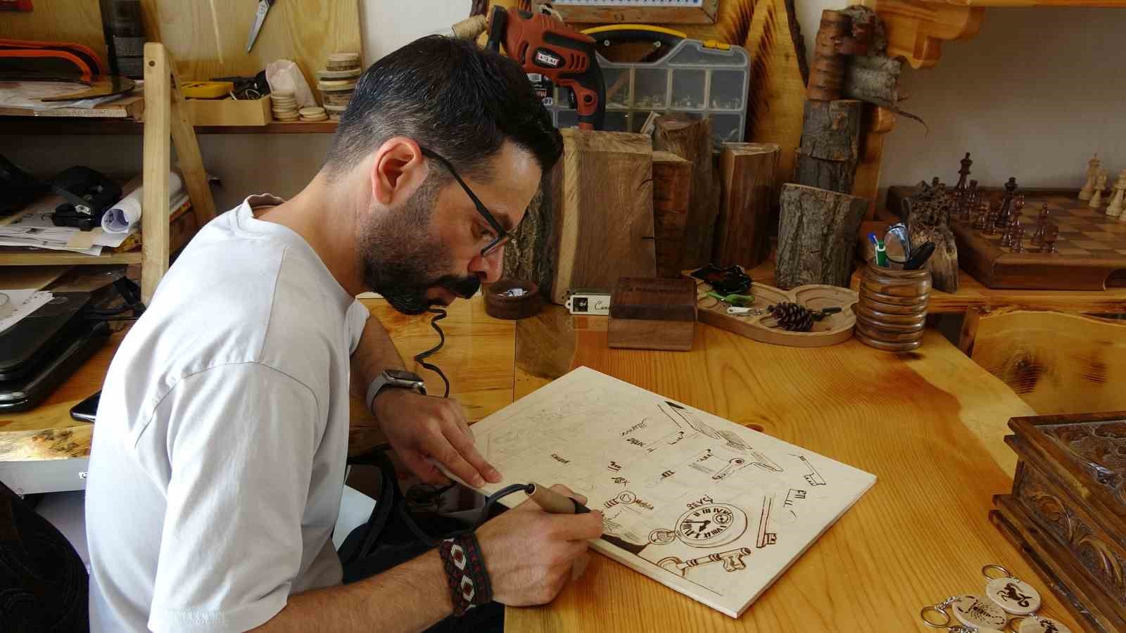Bah&ccedil;esaray&rsquo;ın ceviz ağa&ccedil;ları sanat eserine d&ouml;n&uuml;ş&uuml;yor
