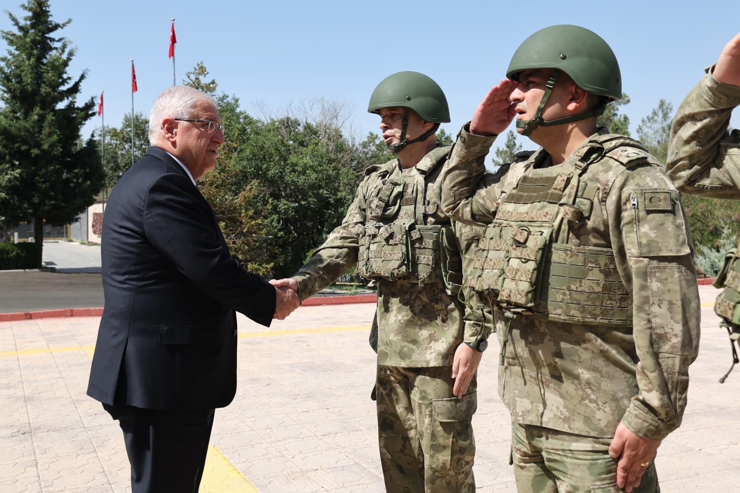 Bakan G&uuml;ler&rsquo;den Şırnak&rsquo;a ziyaret
