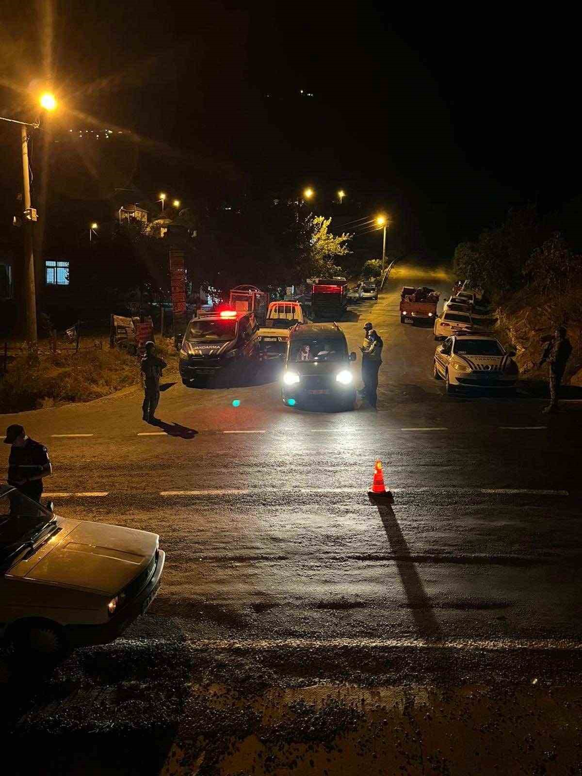 Jandarma incir hırsızlarına geçit vermiyor