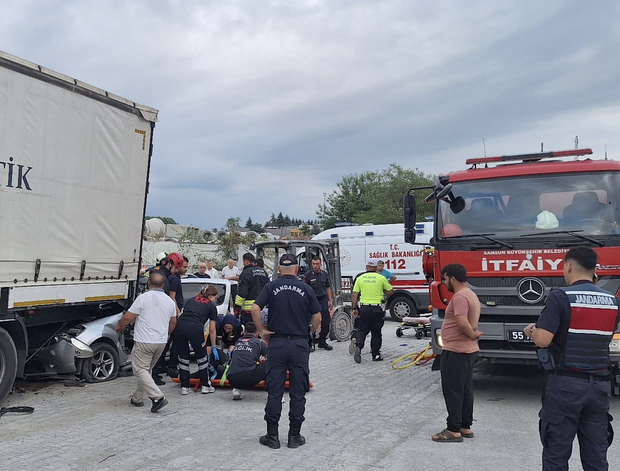 Samsun’da otomobil tırın altına girdi: 1 ölü, 3 yaralı