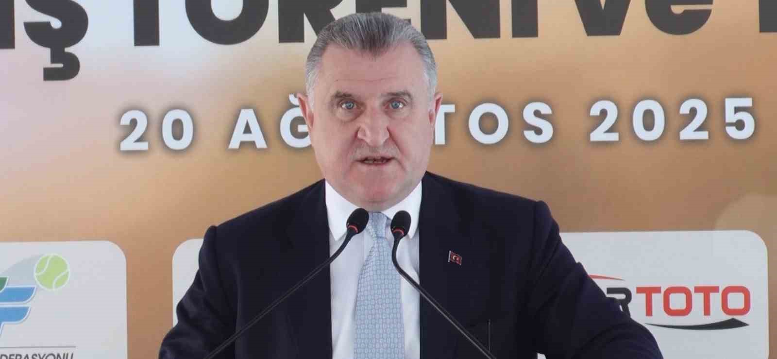 Bakan Bak: "‘Terörsüz Türkiye’ projesi çerçevesinde Cudi Dağı’nda artık roket sesi değil, raket sesleri dinleniyor"