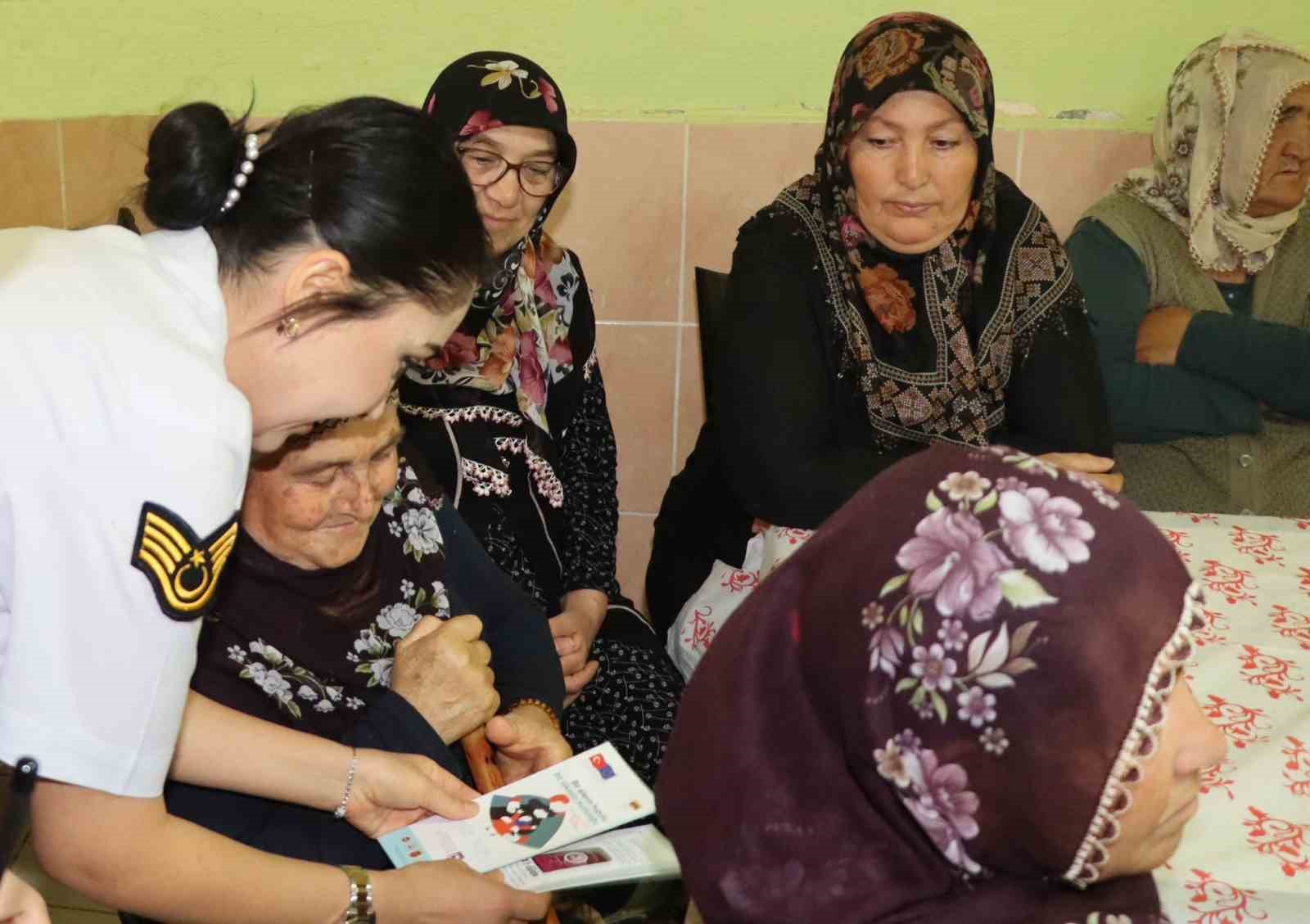 Jandarma ekipleri kadınlara KADES’i tanıttı