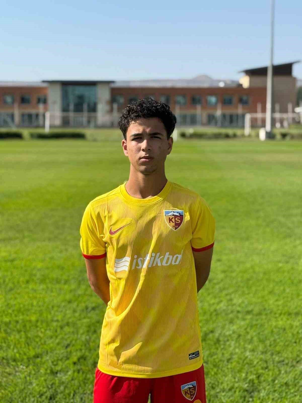 Aras &Ccedil;elik&rsquo;e milli davet
