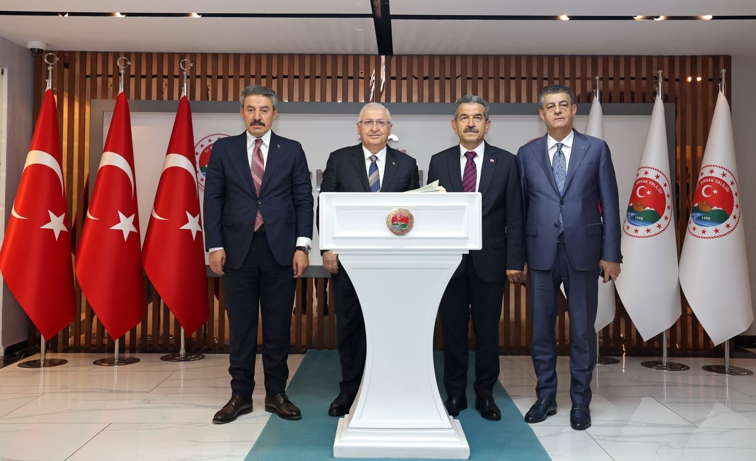 Mill&icirc; Savunma Bakanı G&uuml;ler, Şırnak&rsquo;ta denetim ve incelemelerde bulundu
