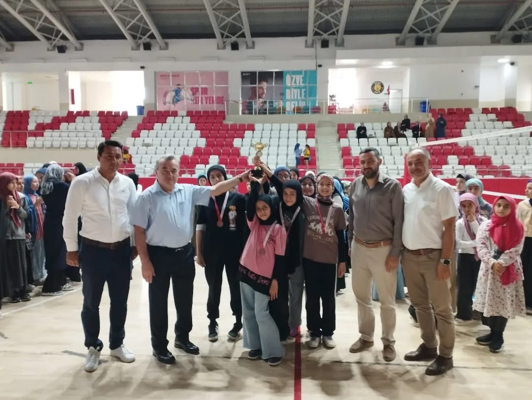 Kur’an kursu öğrencileri katıldığı voleybol turnuvası