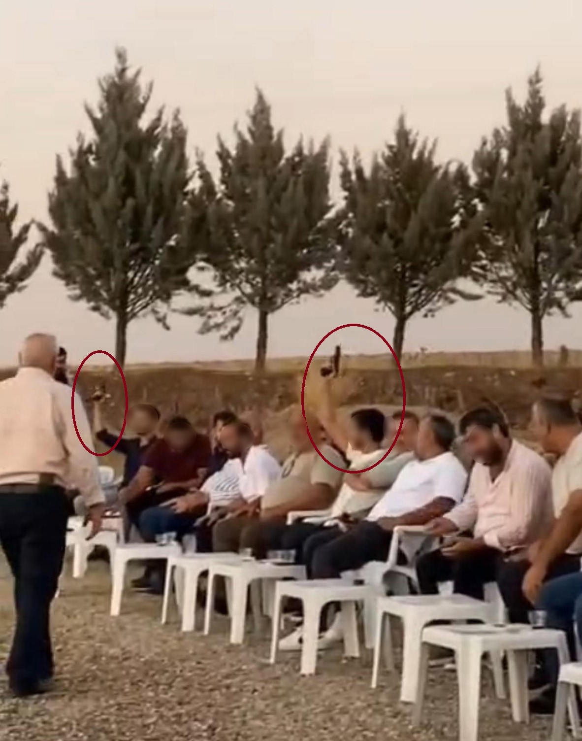 Diyarbakır&rsquo;da bir kınada eline silahı alan havaya doğru mermi yağdırdı
