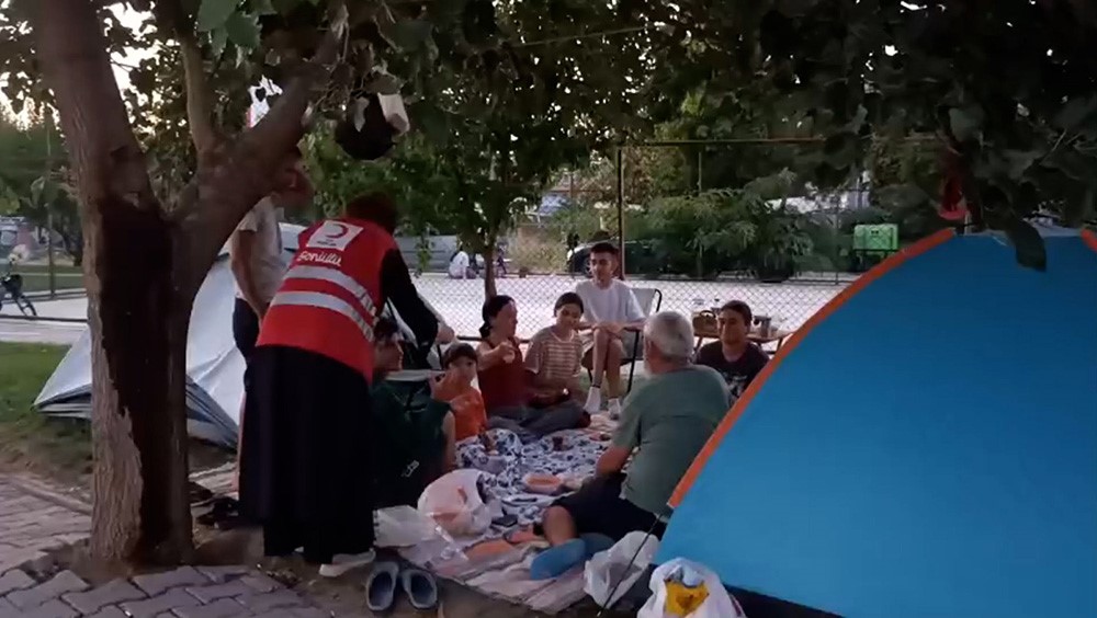 Sındırgı&rsquo;daki depremzedelere Kızılay desteği
