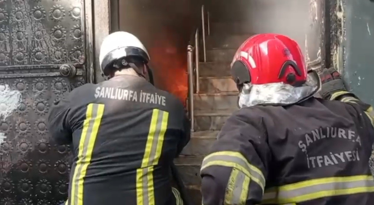 Paniğe neden olan ev yangını kısa sürede söndürüldü