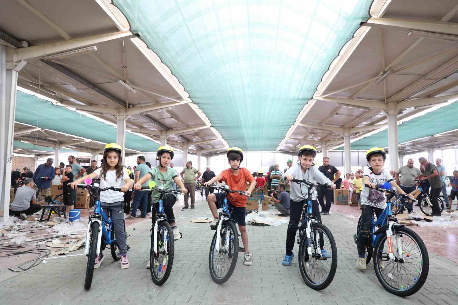 Başkan Altay &rsquo;G&uuml;le Oynaya Camiye Gel Projesi&rsquo;nde bisiklet dağıtımına başladıklarını a&ccedil;ıkladı
