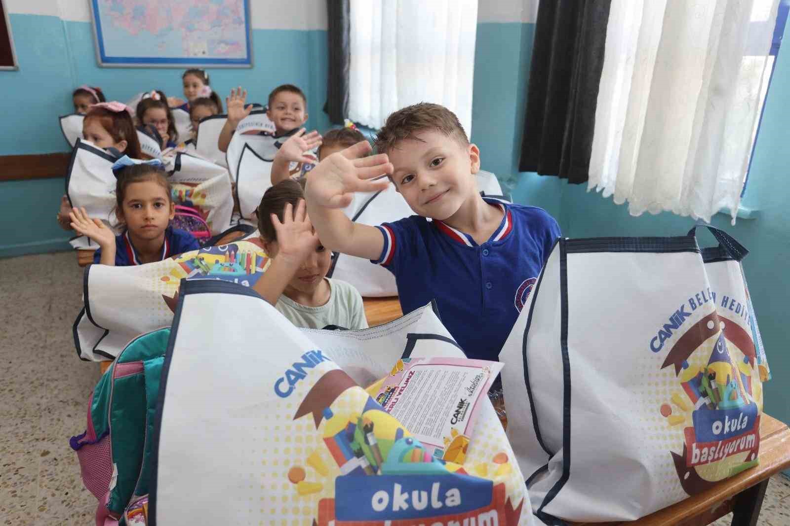 Bu il&ccedil;ede &ouml;ğrencilerin &ccedil;anta ve kırtasiye setinin hepsi belediyeden
