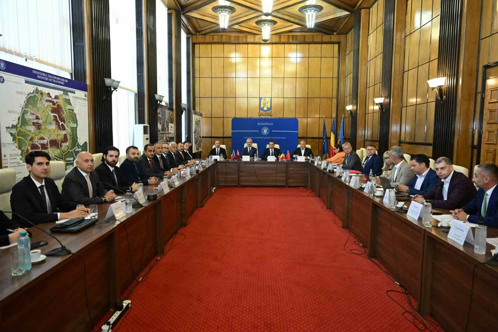 Bakan Uraloğlu, Romanya Başbakanı Bolojan ve mevkidaşı Șerban ile g&ouml;r&uuml;şt&uuml;
