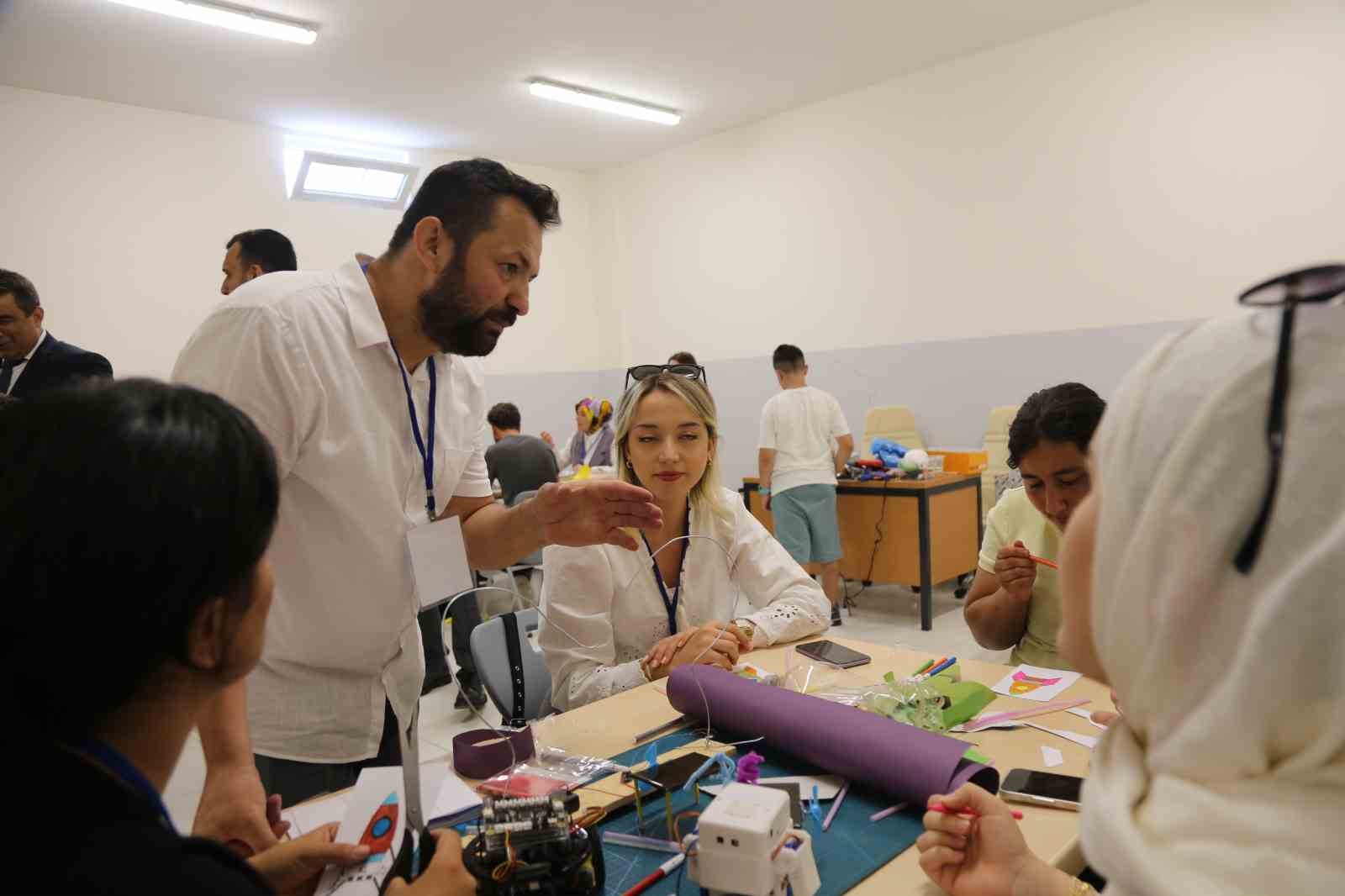 &Ouml;zel eğitim &ouml;ğretmenleri bu projeyle bilim ve teknoloji tabanlı &ouml;ğretim becerilerini geliştiriyor
