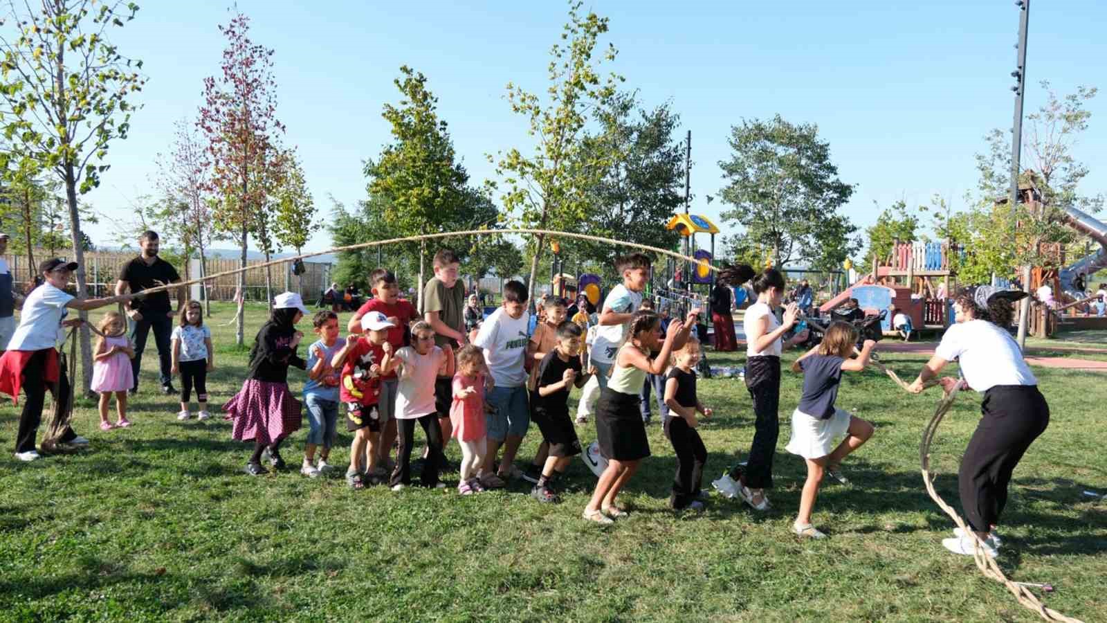 Aileler piknik yaptı, çocuklar eğlendi